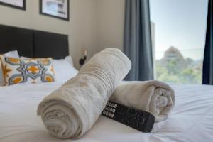 Modern Shelter with Chic Industrial Design