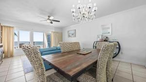 Beachfront Panoramic Gulf Views Admirals Quarters 306