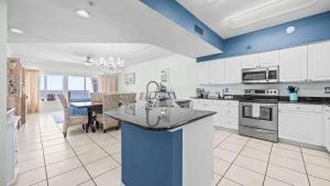 Beachfront Panoramic Gulf Views Admirals Quarters 306