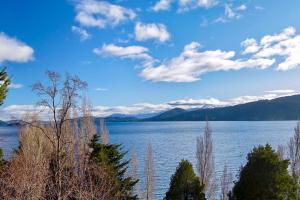 Moderno y Acogedor Depto con Deck & Vista al Lago