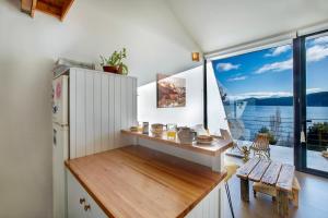 Moderno y Acogedor Depto con Deck & Vista al Lago