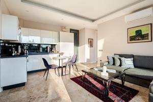 Elegant 2 Bedroom Flat with Pool Access in Yalıkavak