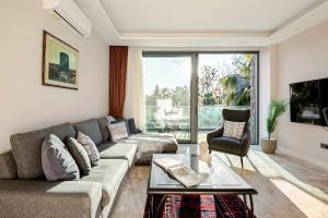 Elegant 2 Bedroom Flat with Pool Access in Yalıkavak