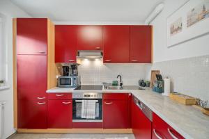 Cozy Apartment near Airport & City Center with Private Garden