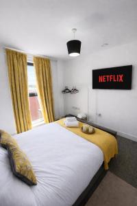 Luxe 1BR Apartment with Balcony - Free Parking