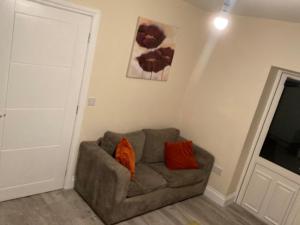 MeadowView Apartment B - 2 mins walk to Carrigaline town, sleeps 4