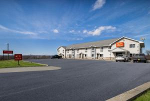 Econo Lodge Inn & Suites Canandaigua - Finger Lakes Area