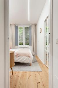 ESCANDAR SUITE Metro GAMBARA 1 min