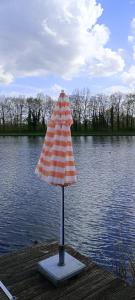 Twee slaapkamer stacaravan met vissteiger