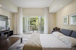 Spacious 1BR Loft Villa - Pool Golf - Doral Downtown