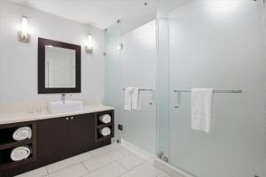 Spacious 1BR Loft Villa - Pool Golf - Doral Downtown