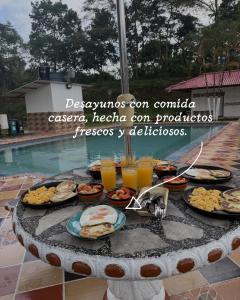 Hospedaje con acceso al rio y piscina en finca la fortuna con piscina, amplias zonas sociales y verdes