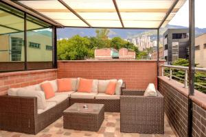 108 Lovely 2 bedroom apartment near park poblado