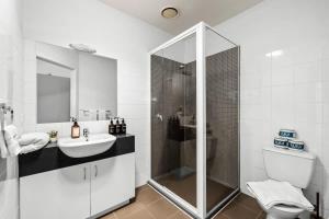 LaneStay - 3B2B Bright Apartment with Free Parking