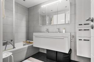 Stunning 2 bed Mamer free parking