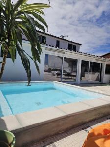 Casa da Uva-Mosteiros Vineyards House-Heated swimming-pool