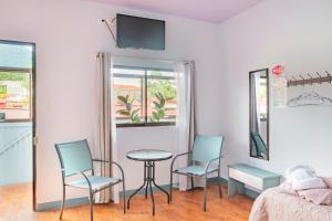 Red Frog Rooms