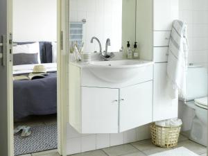 Family Home with Loosdrechtse Plassen access