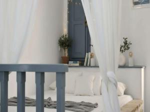 Santorini Stay with Hot Tub