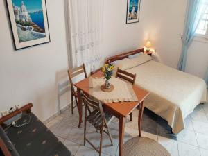 Akrotiri Flat near Red Beach
