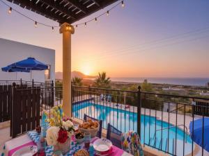 Pool Villa Overlooking the Sea