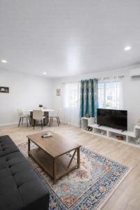 Stay in the Heart of Hillcrest!