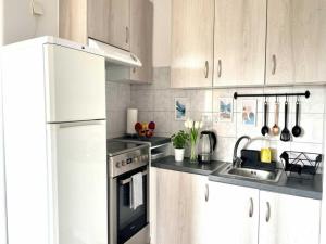 Paros Suite with Balcony & Parking