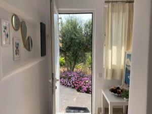Paros Suite with Balcony & Parking