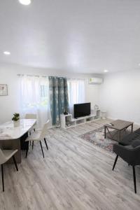 Stay in the Heart of Hillcrest!