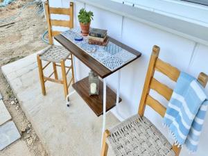 Paros Suite with Balcony & Parking