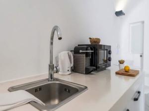 Fira Retreat with Sea Views