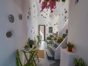 Fira Retreat with Sea Views