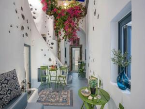Fira Home with Rooftop Hot Tub