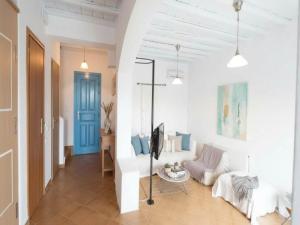 3-Bed Home in Ano Mera