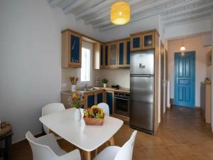 3-Bed Home in Ano Mera