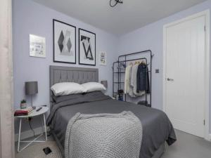 London Flat with Private Entrance