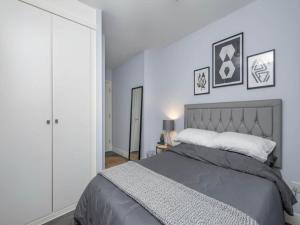 London Flat with Private Entrance