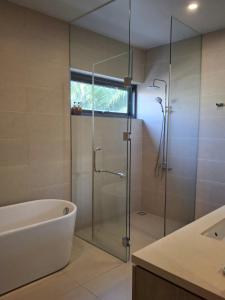 Biệt thự mặt tiền biển-hồ bơi riêng-4 phòng ngủ