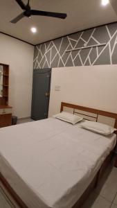 The J House Holiday Home