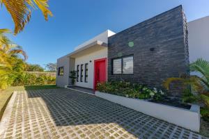 Modern Luxury Villa with Private Pool Ocean Village