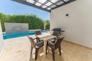 Modern Luxury Villa with Private Pool Ocean Village