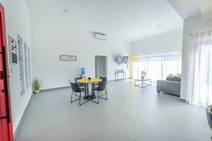 Modern Luxury Villa with Private Pool Ocean Village