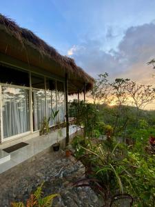 Oceanview Cottage Cempaga - entire 2 BR Bungalow 135 sqm