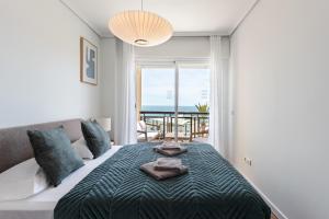 Superb Location Beachfront , 3 bed with terrace