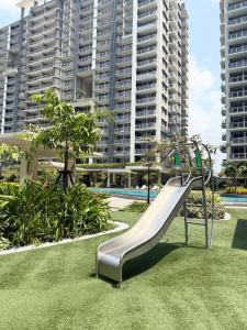 2BR Luxe stay at Alder Residences Acacia Estates Taguig near BGC and NAIA