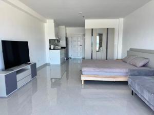 Pattaya beach view talay 6 by Sunshine