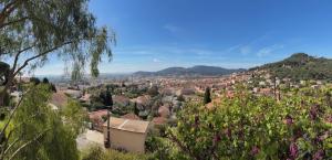 Vue mer et îles dOr, villa rénovée, plancha gaz