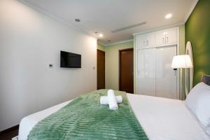 Landmark Premium Retreat Apartment