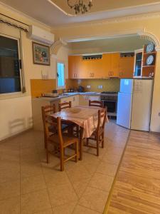 Villa 24 maj cole vlore