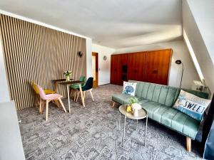 Ostsee Ferienwohnung für 5 Personen - fußläufig zum Strand "Kajüte 9" mit Balkon Apartmenthaus-Usedom Familie Stopp